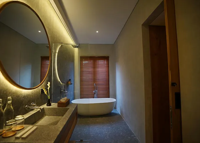 The Shanti Graha 4*