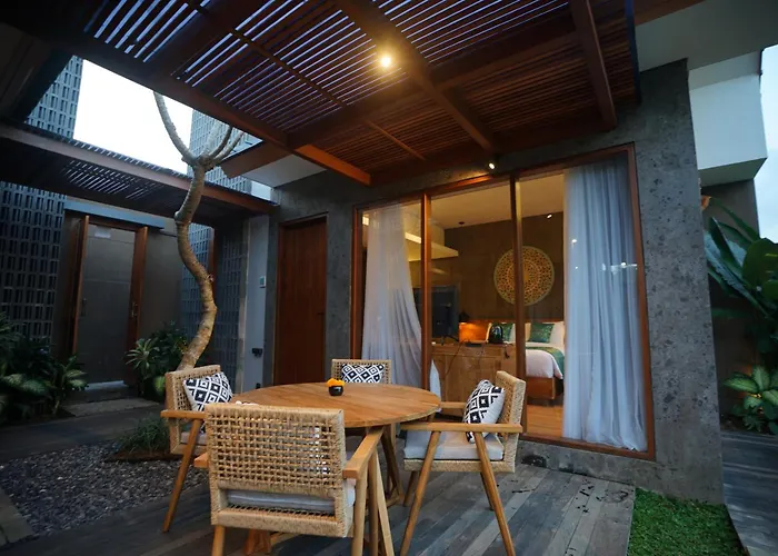 The Shanti Graha Hotel 4*