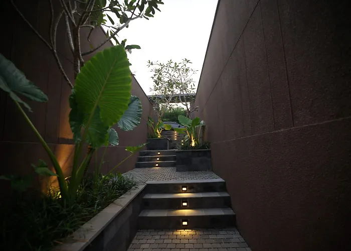 Hotel The Shanti Graha