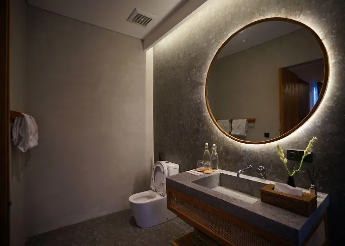 Hotel The Shanti Graha